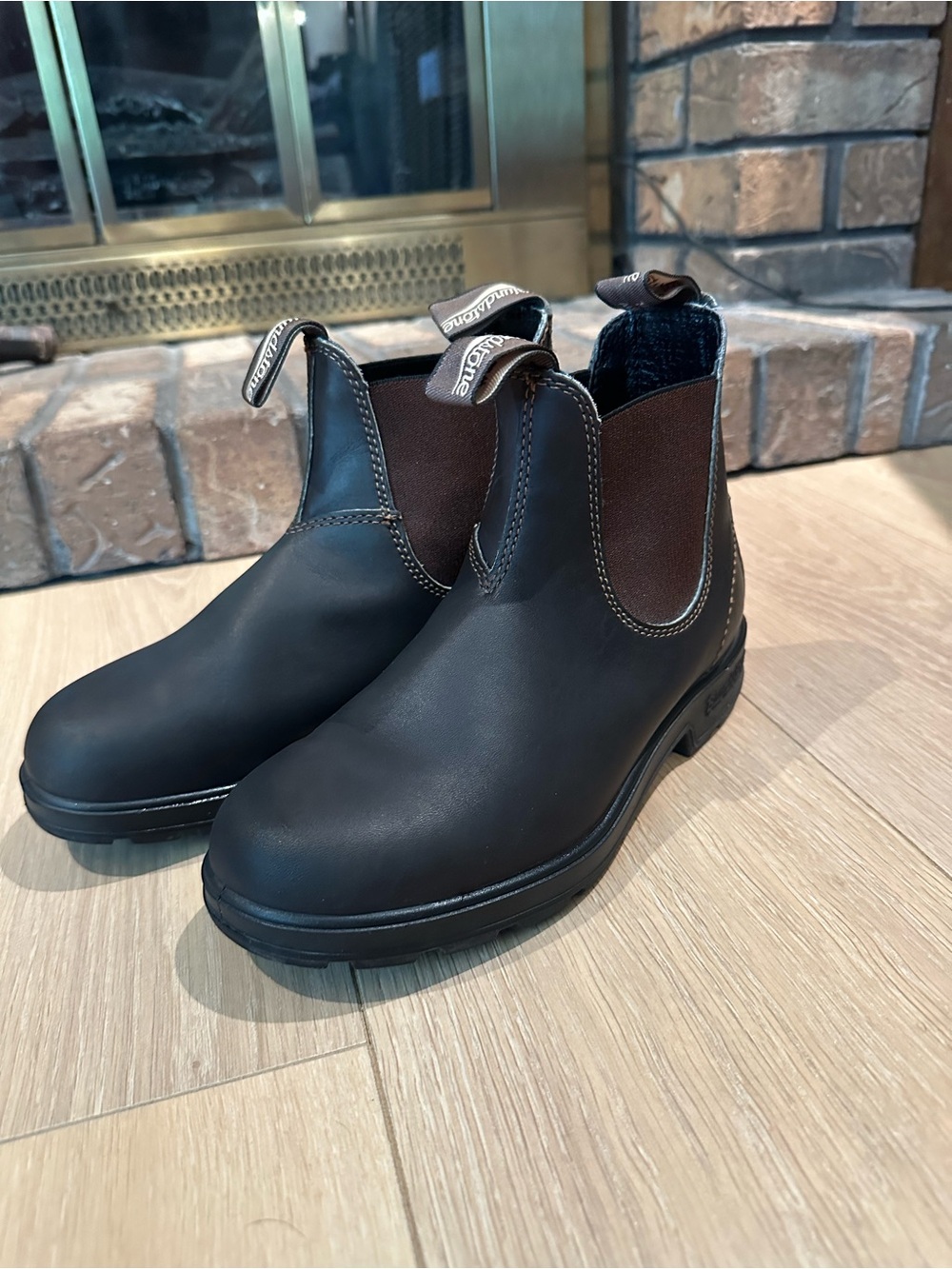 Authentic Blundstone Original 500 series leather Chelsea boots in Stout Brown